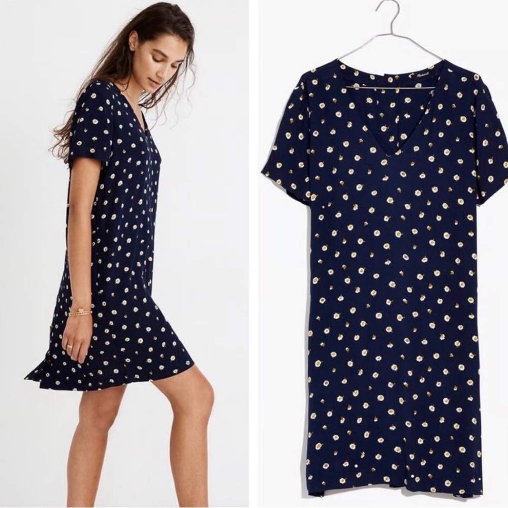 Madewell Button-Back Easy Dress in Daisy Dots in
Navy Sz XXS